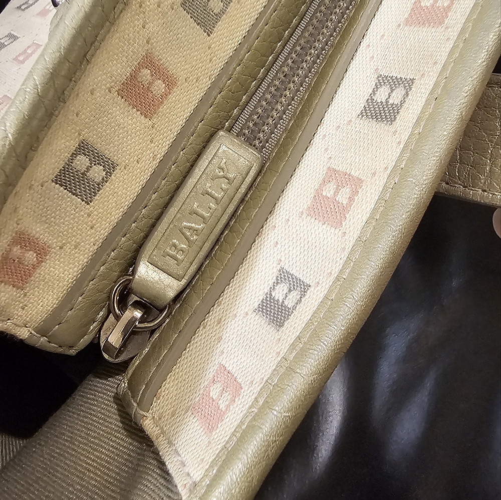 Bally Canvas & Leather Handbag B Mark Pattern Pewter & pink monogram EUC - Picture 3 of 16